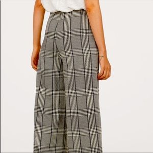 Stretchy fabric that doesn’t cling, cute with loafers & 1/2 tuck shirt!